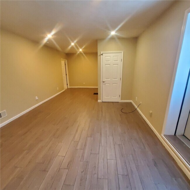 Foto del edificio - 256 E 14th St