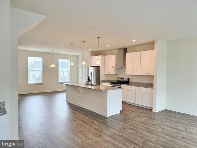 Building Photo - 310 Red Currant Wy
