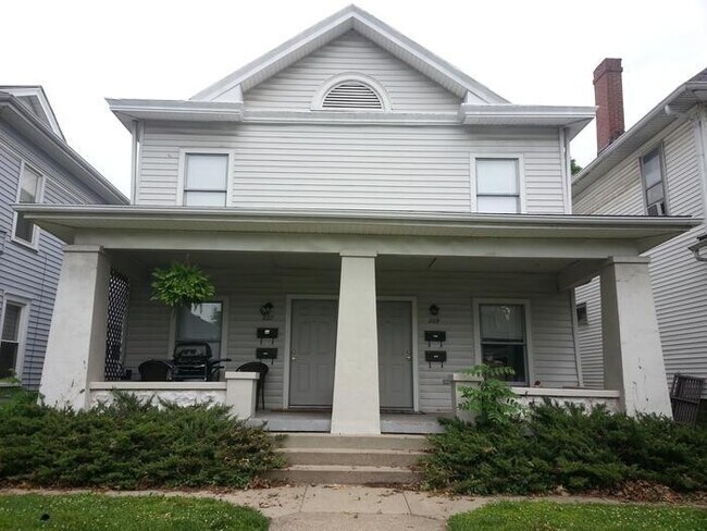 Building Photo - 809 E Maple St