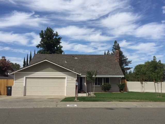 Building Photo - 7849 Sungarden Dr