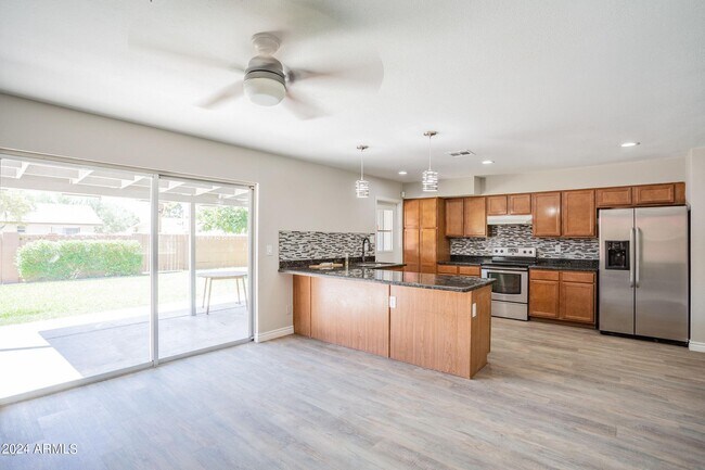 Building Photo - 323 W Laguna Dr