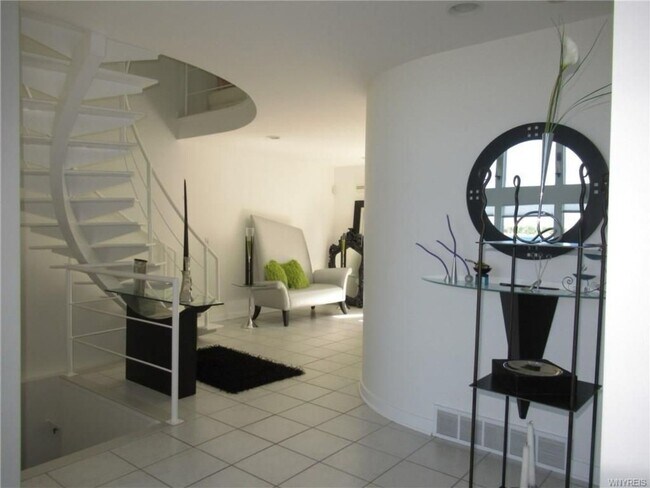 Building Photo - 2 Bedroom Single Family Water Front Home i...