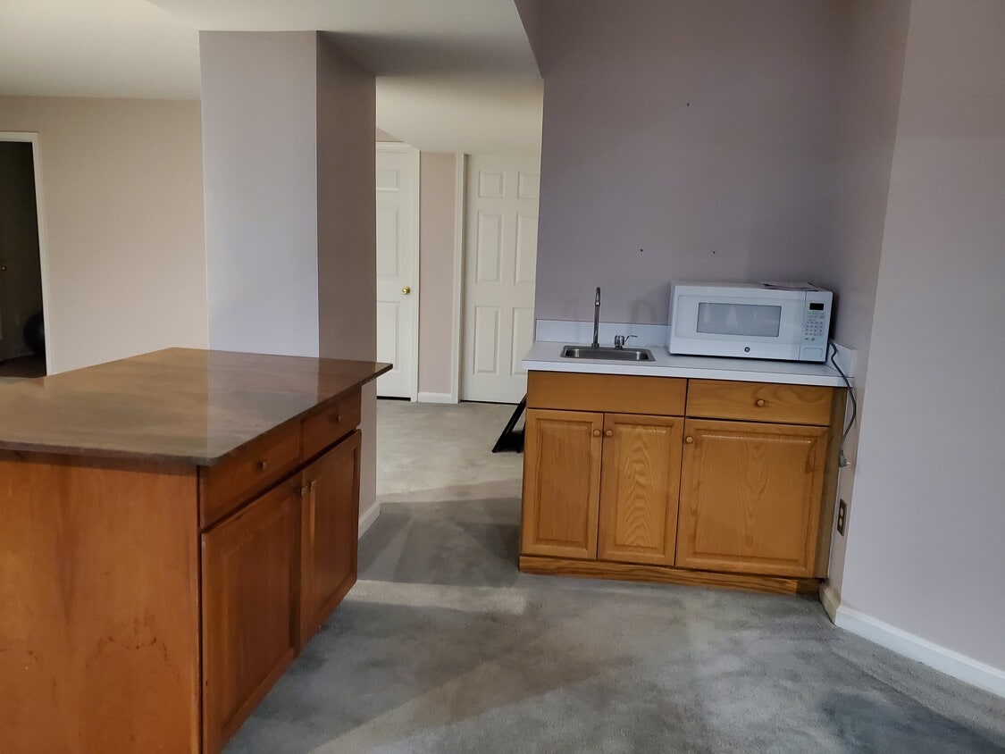 Kitchen area - 7407 Arundel Pl