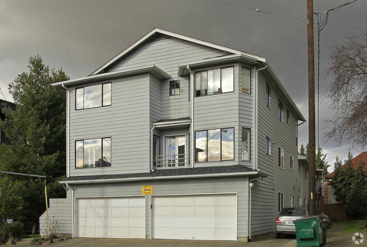 Building Photo - Azalea Manor