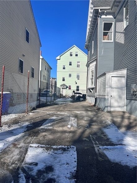 Building Photo - 181 Reynolds Ave