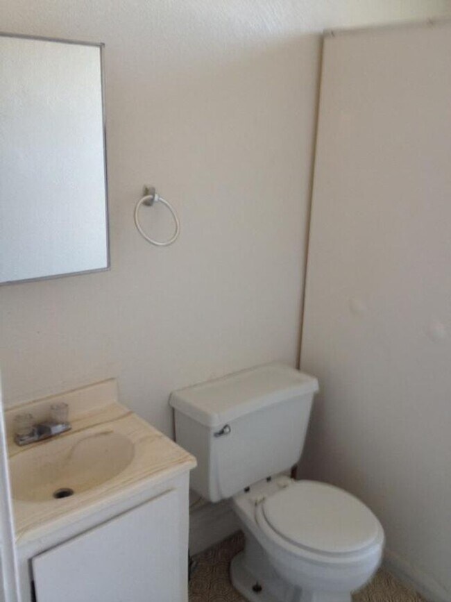 Foto del edificio - Small Affordable Downtown Davenport Studio