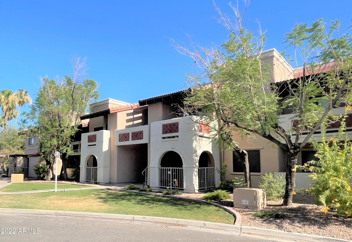 5757 W Eugie Ave Unit 2003, Glendale, AZ 85304 Room for Rent in