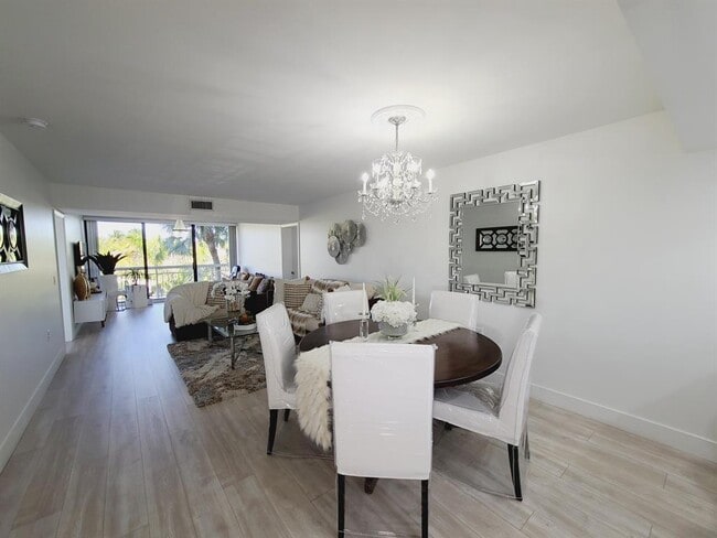 Building Photo - 6133 Balboa Cir