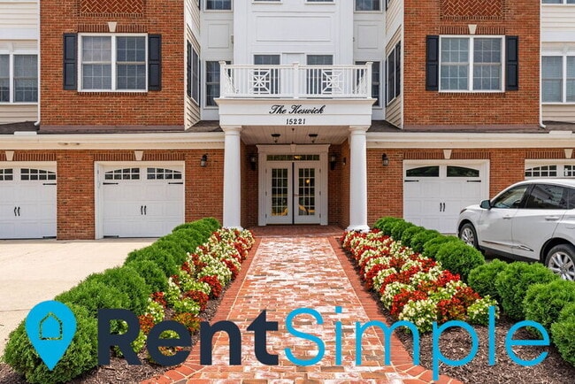 Building Photo - 15221 Royal Crest Dr