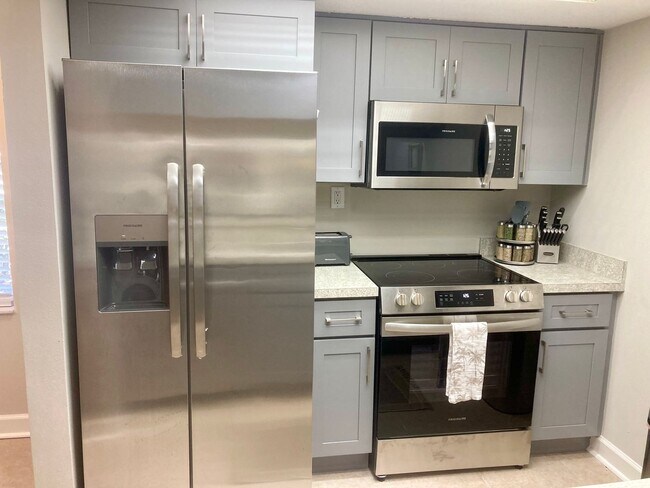 Foto del edificio - Furnished condo with dock!