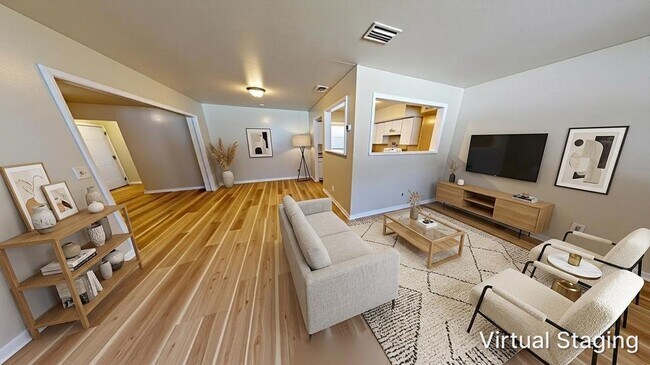 Building Photo - Beautiful 4 bedroom ,2 bathrooms .
