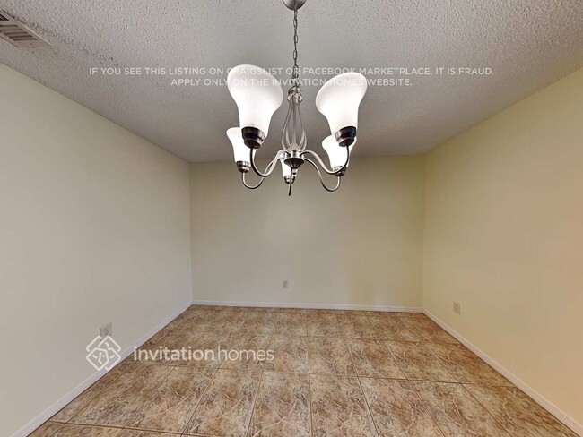 Building Photo - 322 W Hornbeam Dr