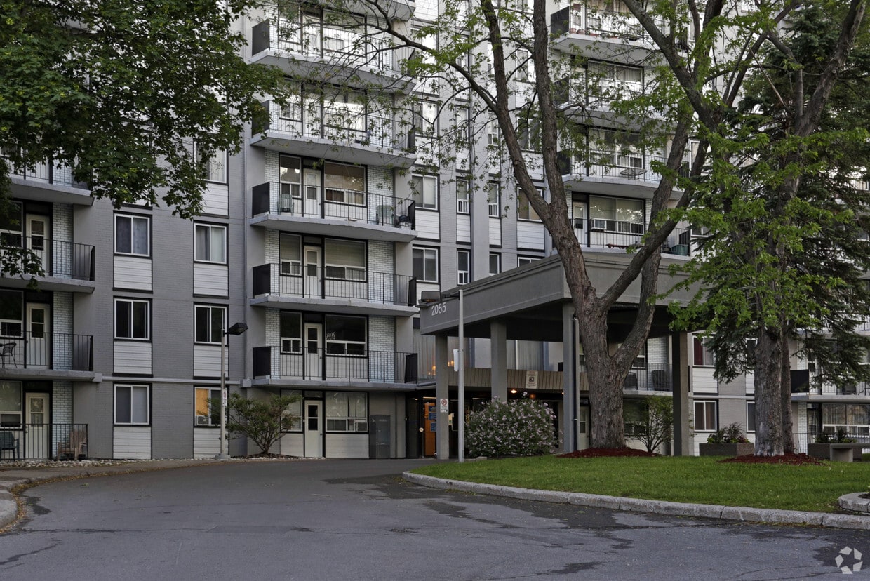 Photo du bâtiment - Somerset Towers East & West