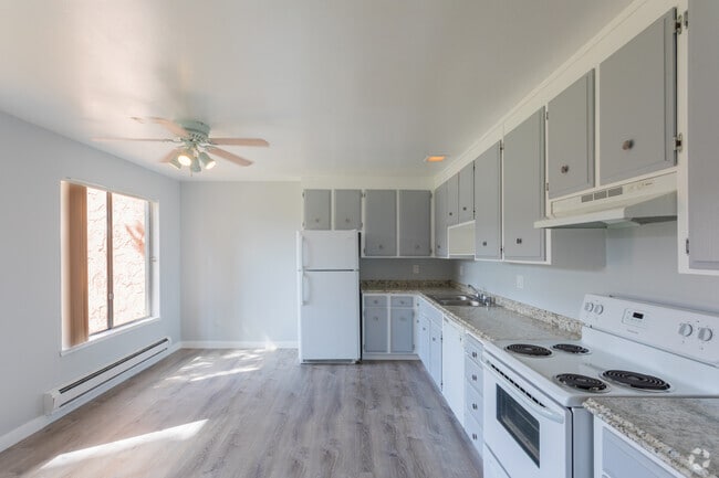 Building Photo - Del Coronado Apartments