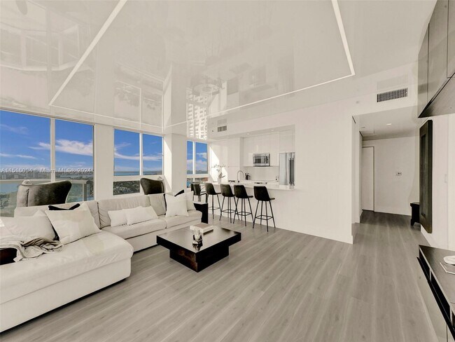 Foto del edificio - 6365 Collins Ave