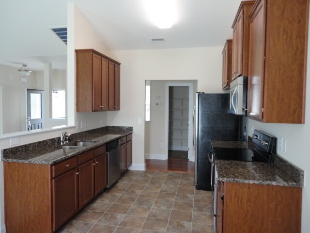 Building Photo - 2217 Magnolia Court