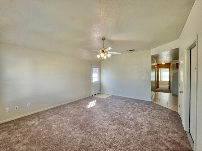 Building Photo - 1500 Cinch Dr