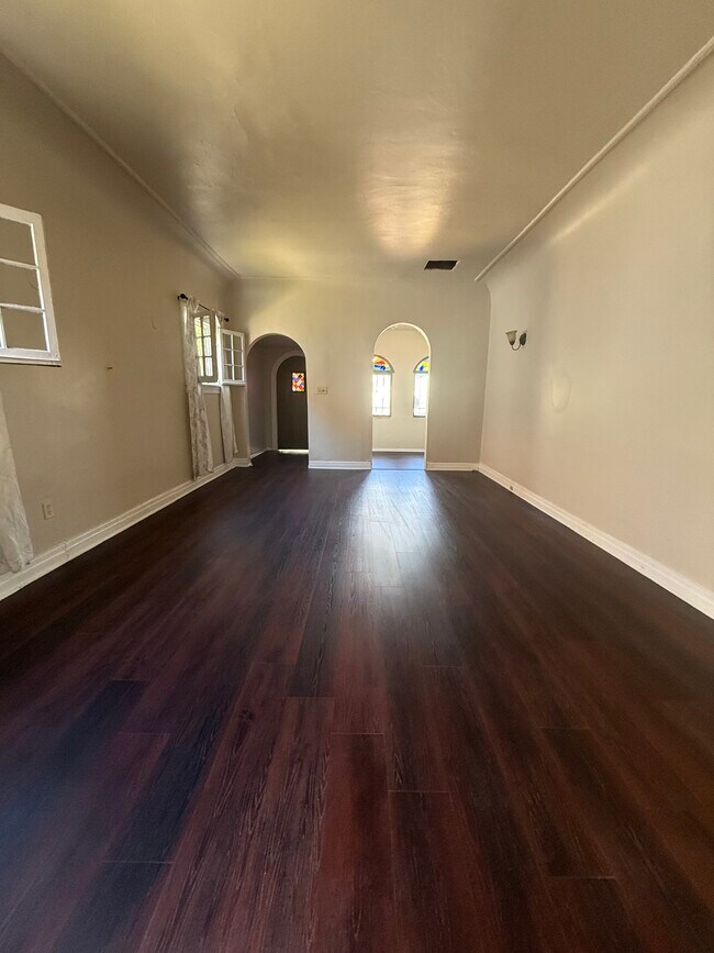Foto del edificio - 839 N Poinsettia Pl