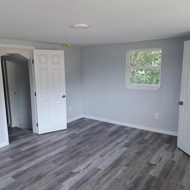 Foto del edificio - Room in House on Hicks Ave