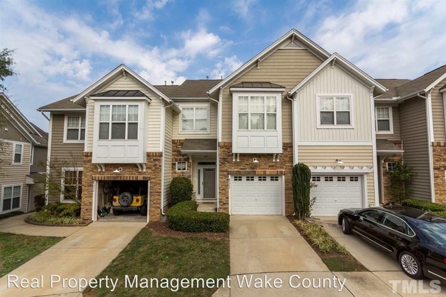 Building Photo - 4940 Lady of the Lake Dr