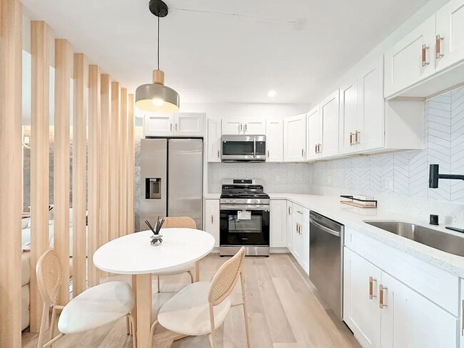 Foto del edificio - 1258 W 37th Dr