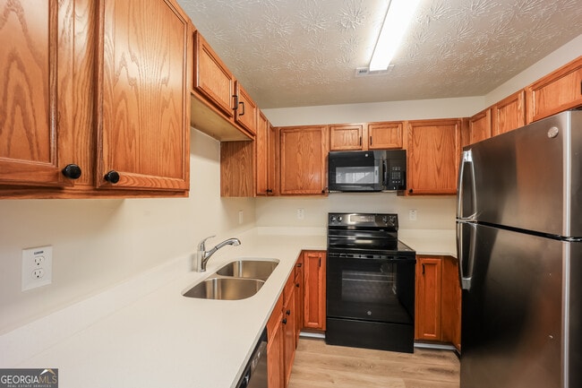 Building Photo - 1479 Steam Engine Way NE