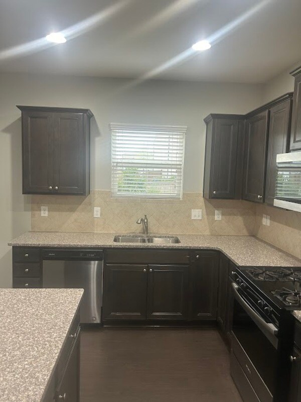 Foto del edificio - 8004 Remington Heights Drive