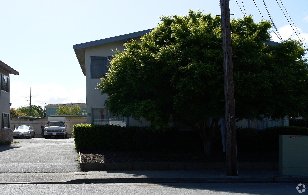 Building Photo - 70 Buckingham Ave