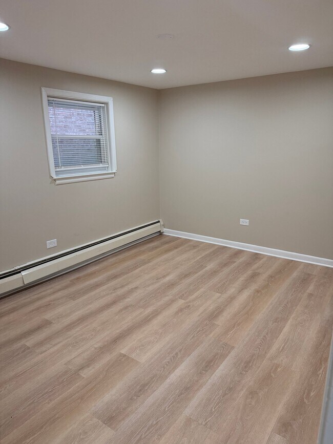 Foto del edificio - 5913 W Addison St