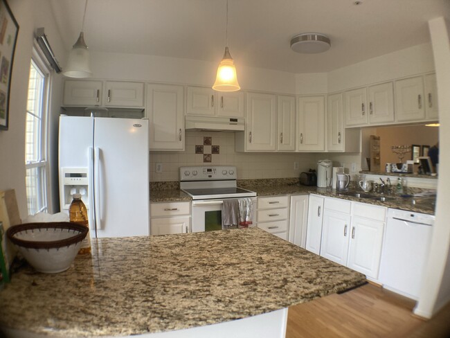 Building Photo - 11 Deaven Ct