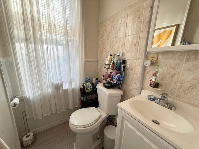 Building Photo - 407 4th St