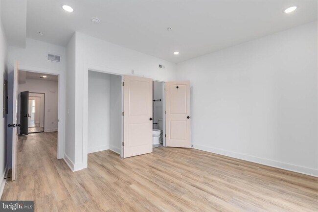 Building Photo - 3842 Fairmount Ave