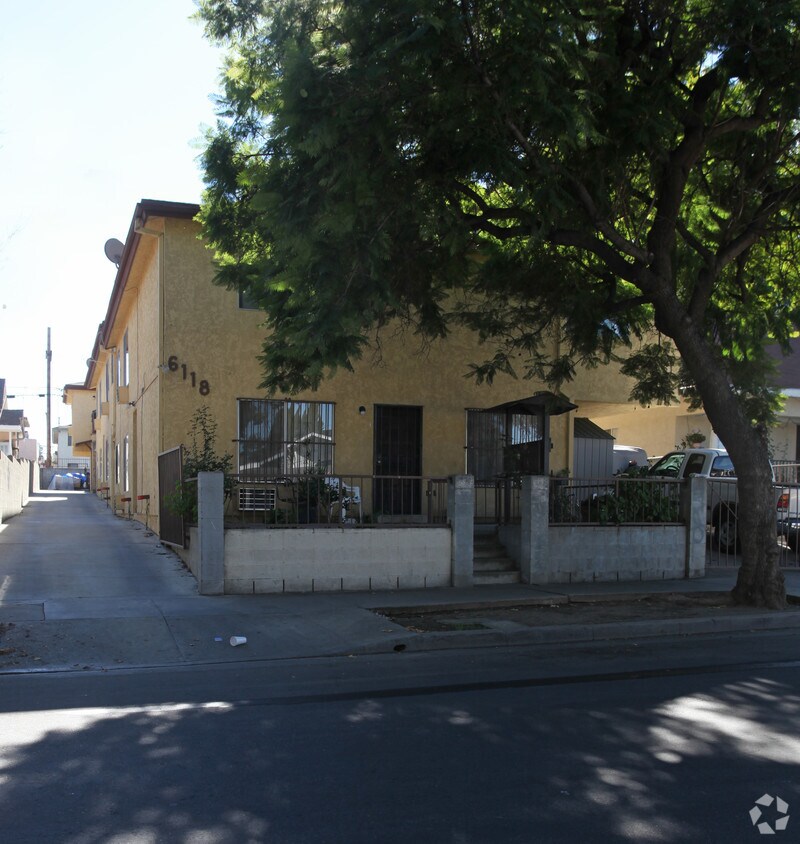 Building Photo - 6118 Aldama St