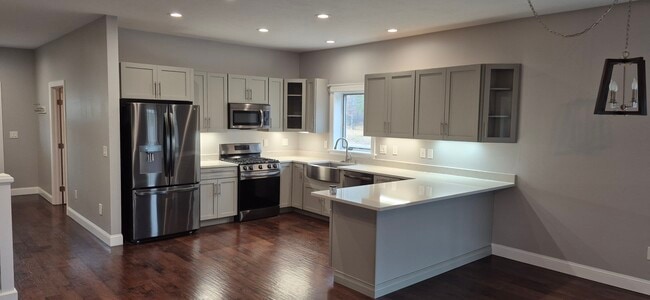 Building Photo - 61 Laconia Rd