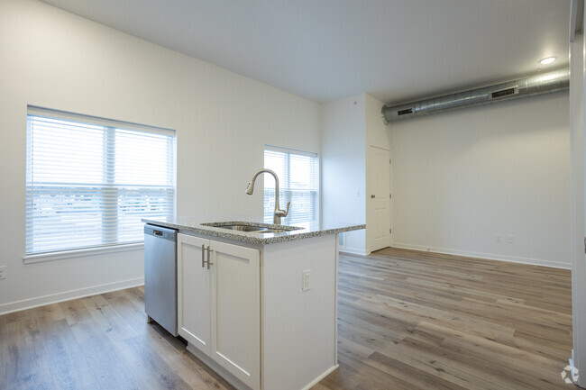 Studio, 1 BA - 504 SF - Elmwood Lake Apartments