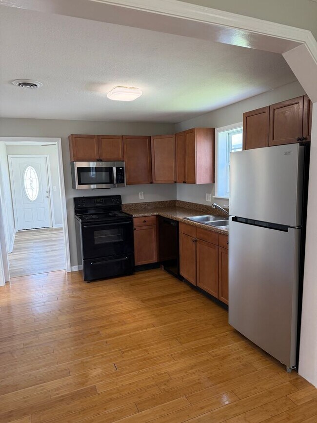 Building Photo - Two bed 1 bath Maryville City Home Available Now