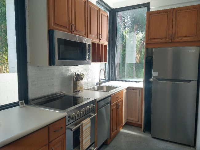 Building Photo - 2053 Carolina Ave