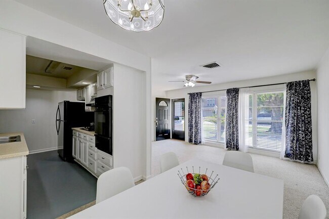 Foto del edificio - 4526 Mayfair St