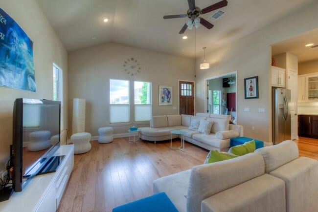 Building Photo - 4524 Ruiz St