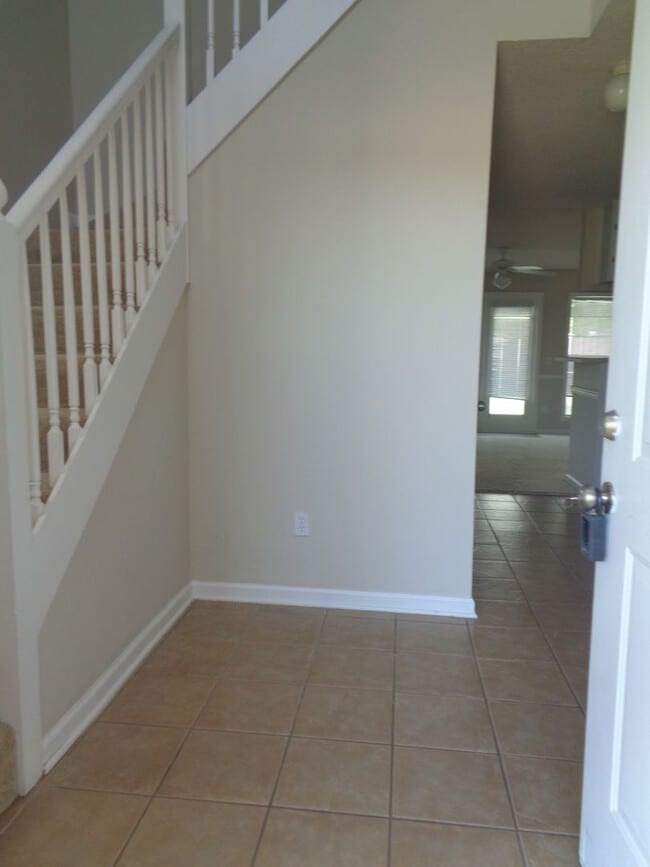 Building Photo - Wakefield Subdivision!!  END UNIT