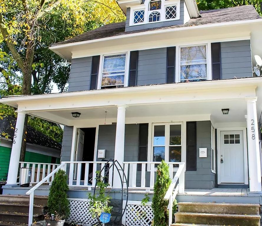 Primary Photo - 256 Woodbine Ave