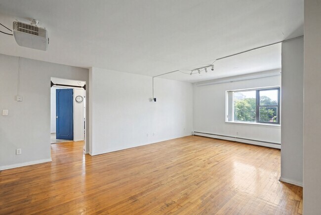 Building Photo - 204 Woodcliff Ave