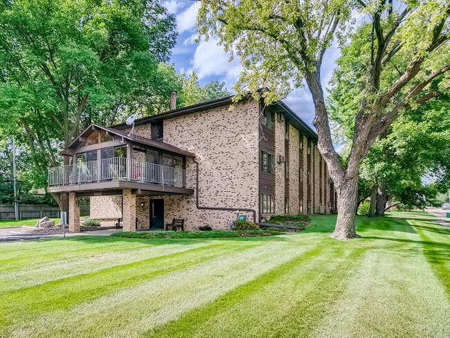 Building Photo - 3219 Douglas Dr N