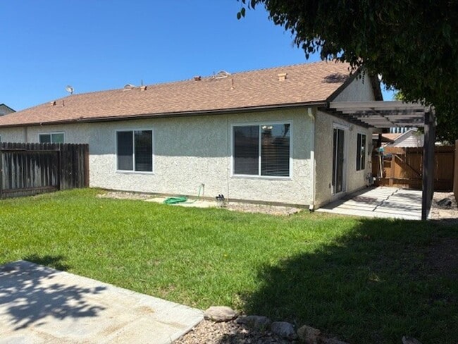 Building Photo - Charming, Single-Story & Move-In Ready