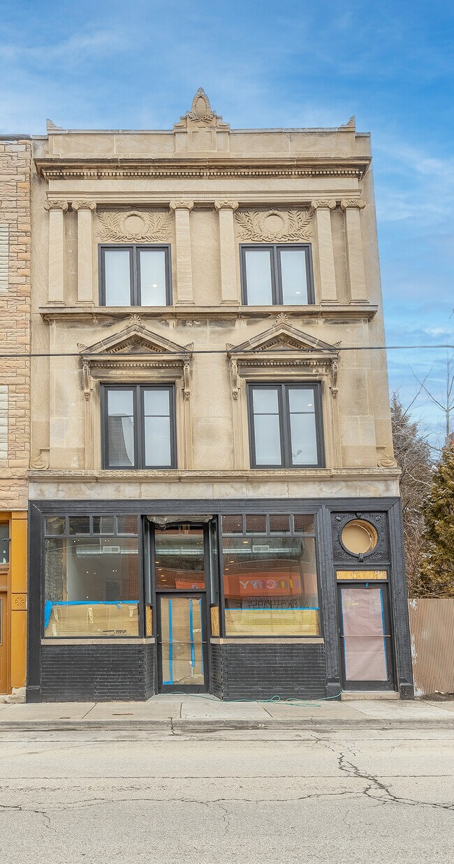Building Photo - 1838 W Grand Ave