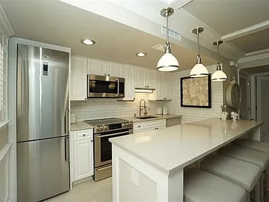 Building Photo - 480 5th St S