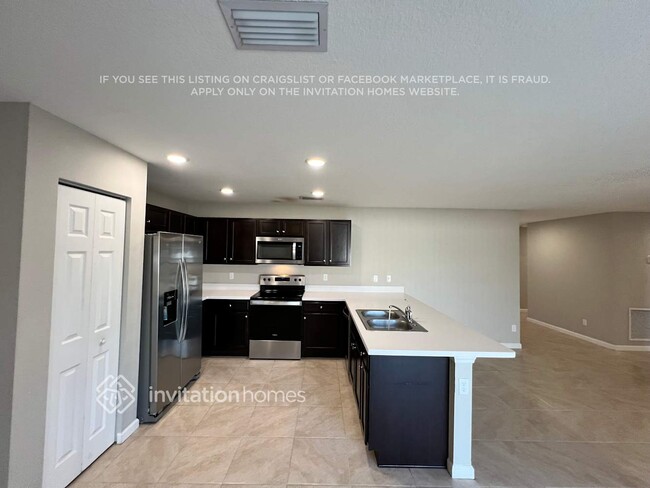 Building Photo - 1013 SW Majorca Ave