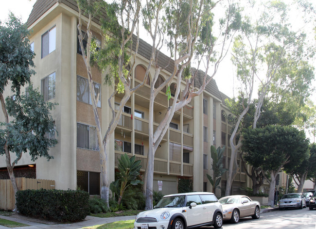 Athena Apartments Long Beach