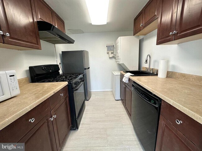 Foto del edificio - 3850 Woodhaven Rd