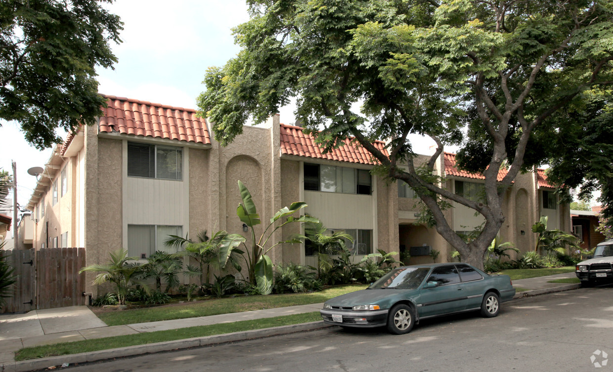 Primary Photo - 4244 E 5th St